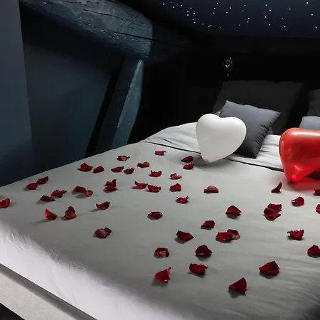 Ceva Moonlight-jacuzzi & Cinema Centre דירה *
